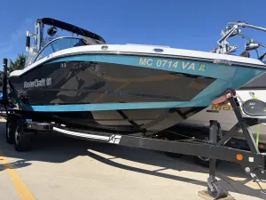 2017-mastercraft-xt21-147221-image1