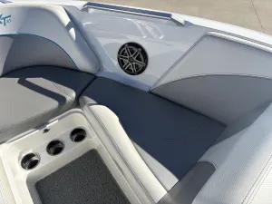 2017-mastercraft-xt21-147221-image4