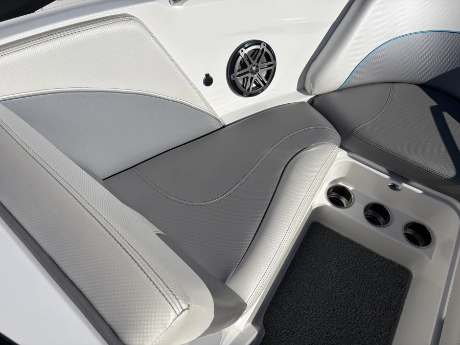 2017-mastercraft-xt21-147221-image5
