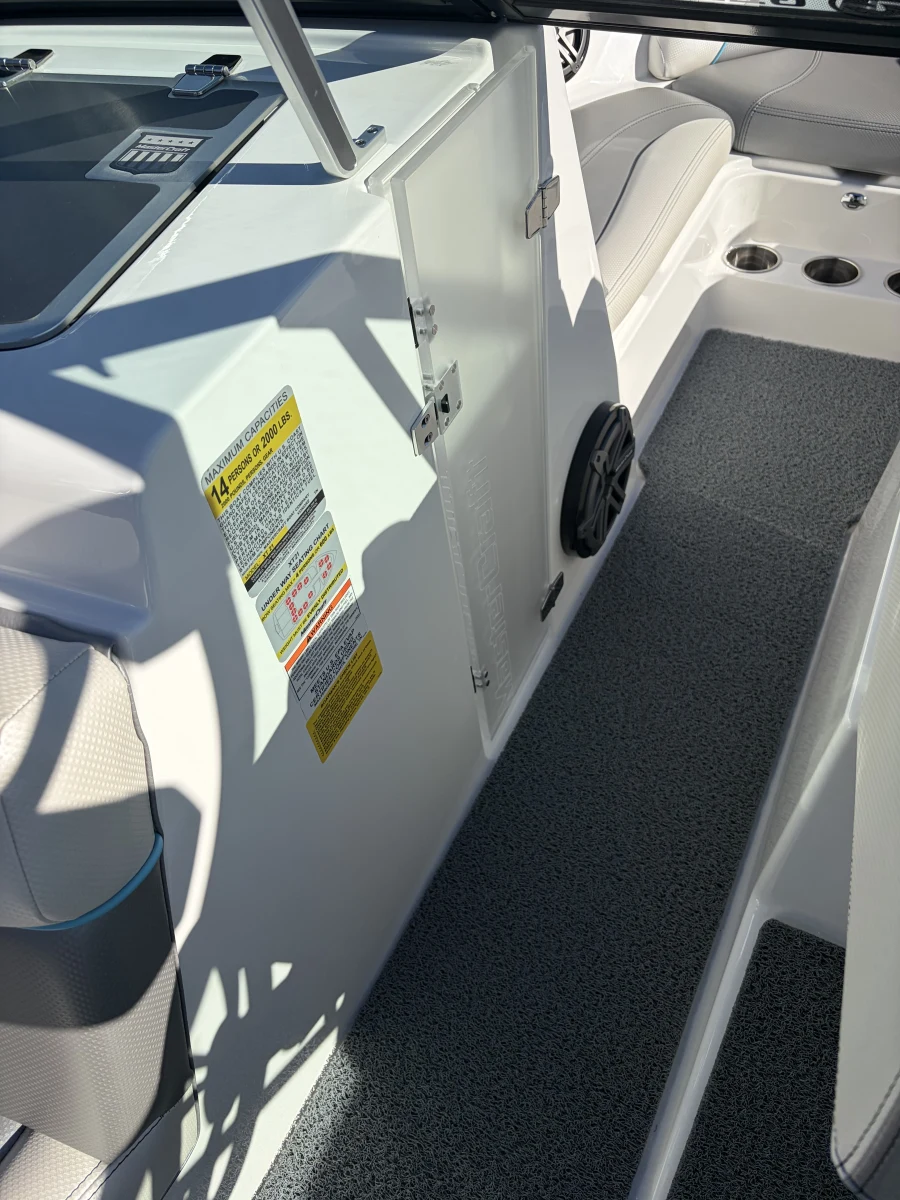 2017-mastercraft-xt21-147221-image6