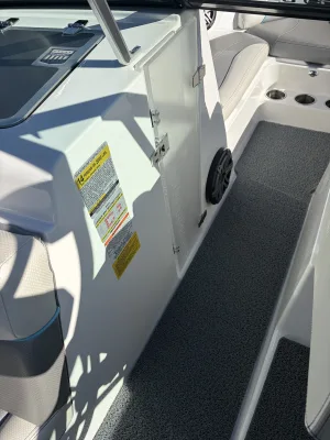 2017-mastercraft-xt21-147221-image6