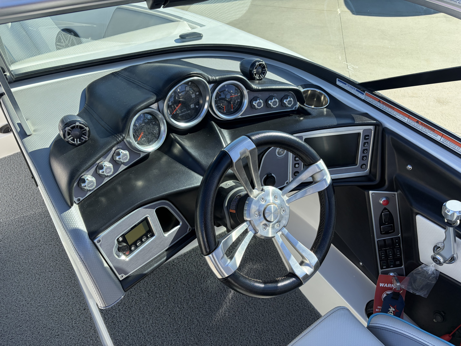 2017 MasterCraft XT21