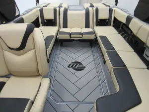 2027 Malibu Boats 23 LSV Icon