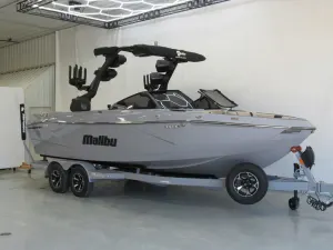 2027 Malibu Boats 23 LSV Icon