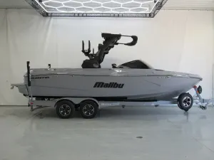 2027 Malibu Boats 23 LSV Icon