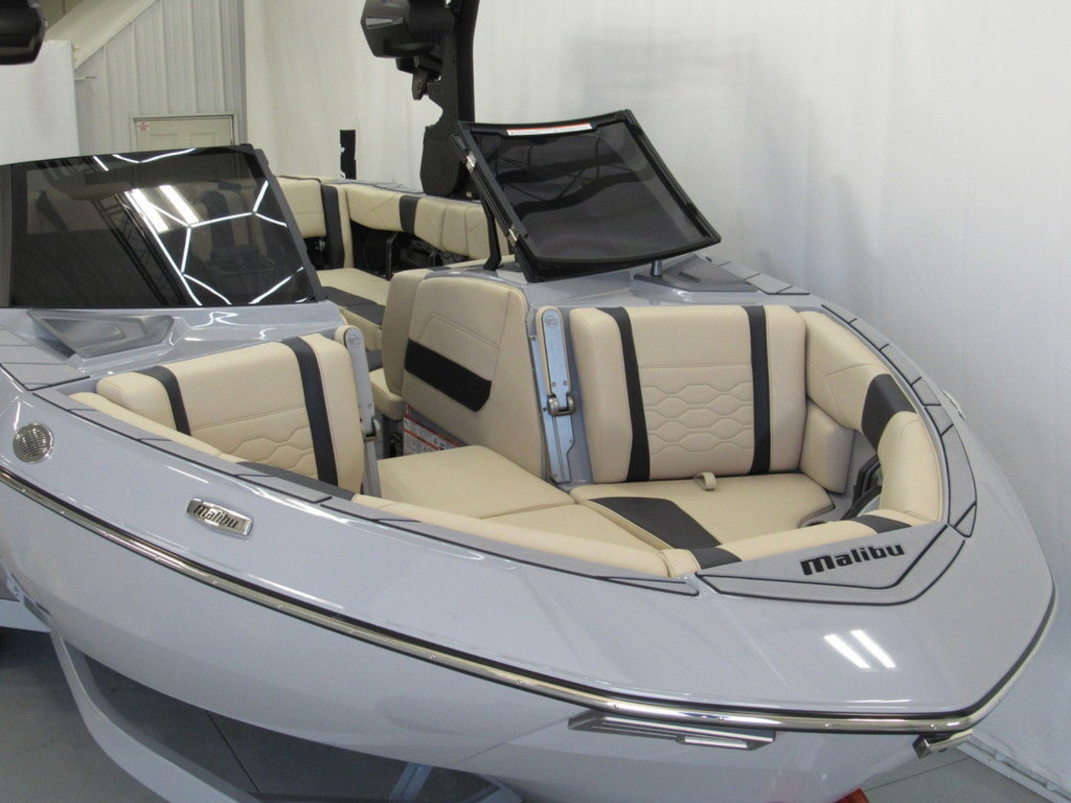 2027 Malibu Boats 23 LSV