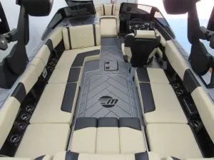 2027 Malibu Boats 23 LSV Icon