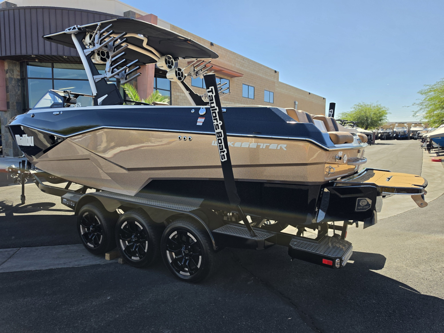 2022 Malibu Boats 25 LSV