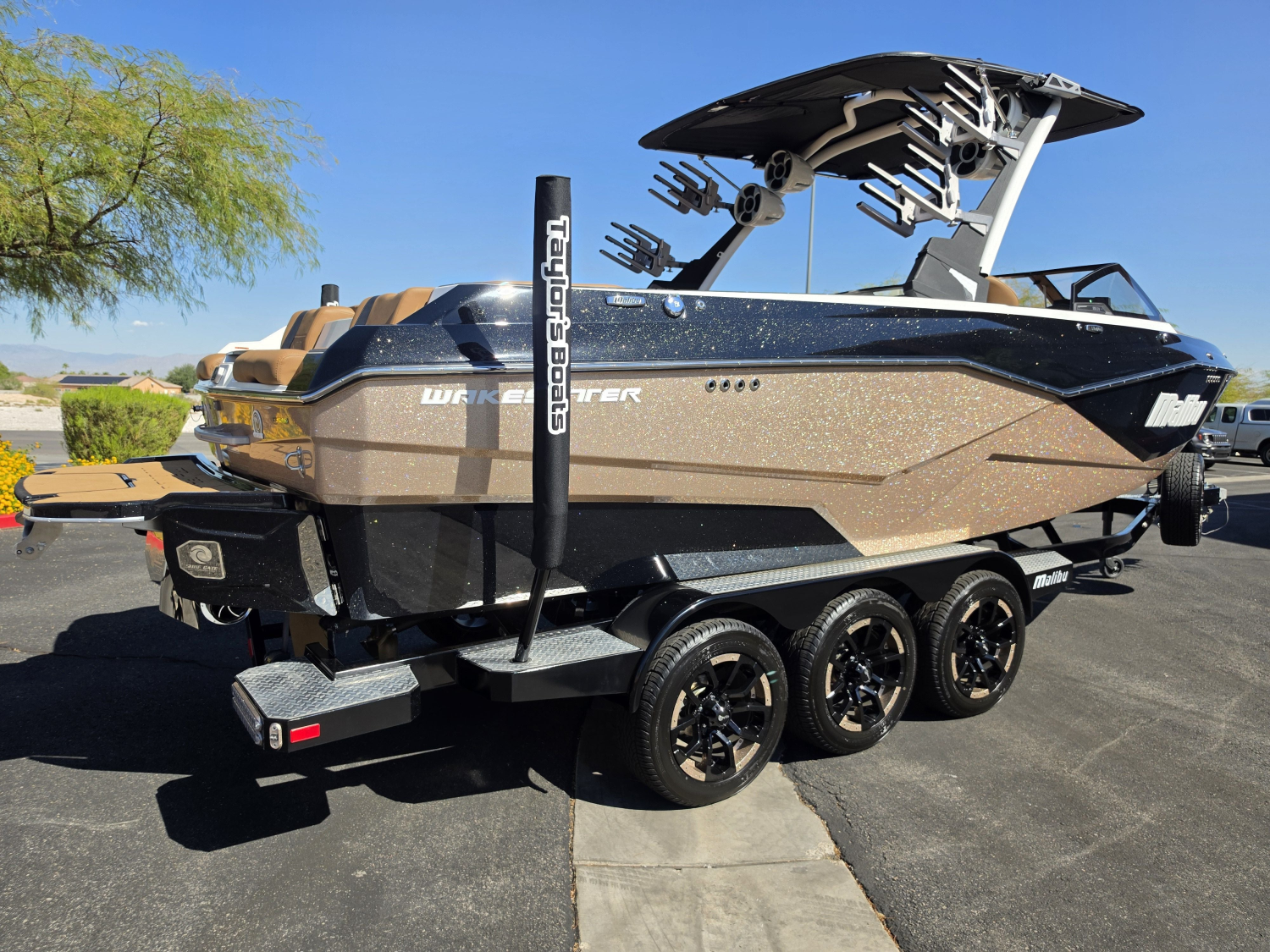 2022 Malibu Boats 25 LSV