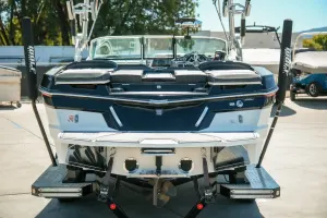 2017-mastercraft-xt23-147232-image1.webp