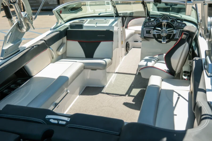 2017-mastercraft-xt23-147232-image2.webp
