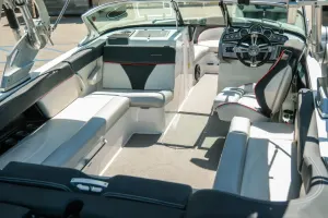 2017-mastercraft-xt23-147232-image2.webp