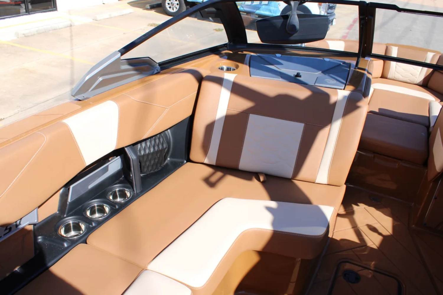 2027 Malibu 23 LSV