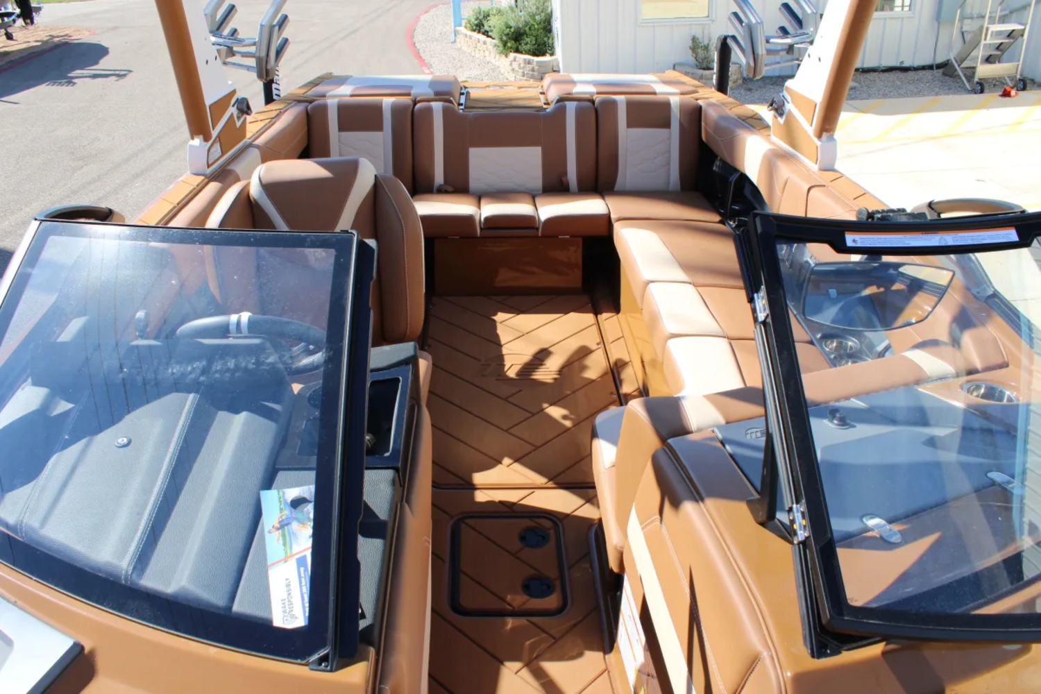 2027 Malibu 23 LSV