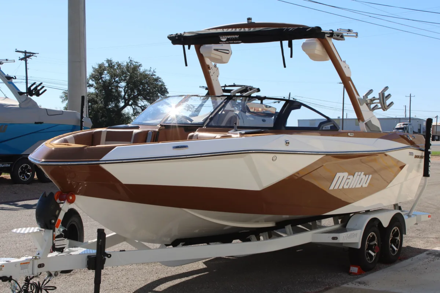 2027 Malibu 23 LSV