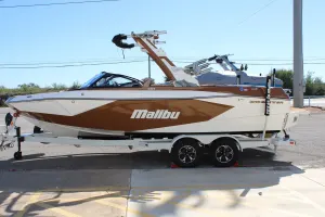 2027-malibu-wakesetter-23-lsv-147238-image4.webp