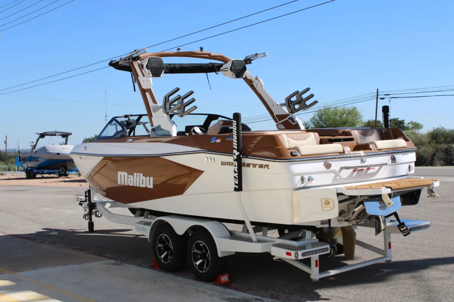 2027 Malibu 23 LSV
