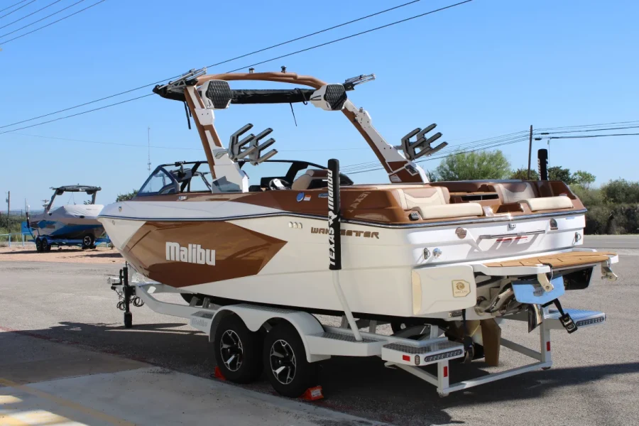 2027-malibu-wakesetter-23-lsv-147238-image5.webp