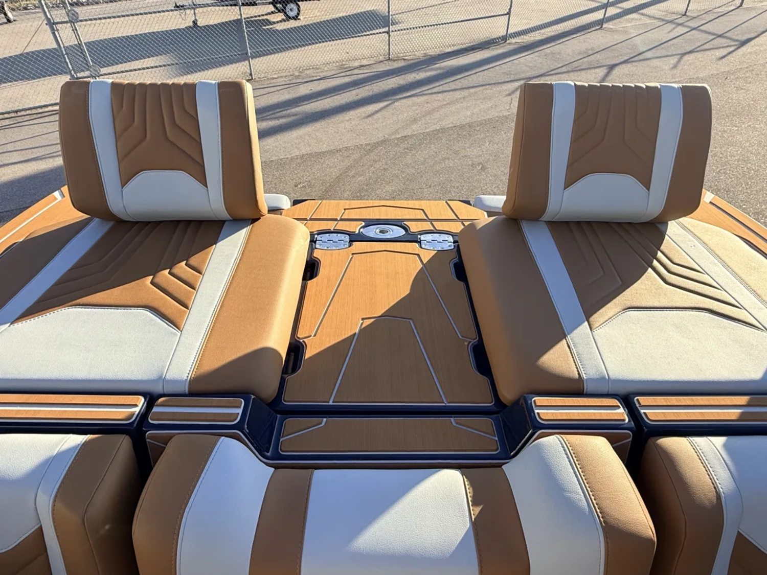 2027 Malibu Wakesetter 25LSV