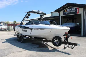2018-malibu-wakesetter-vlx-147288-image1.webp