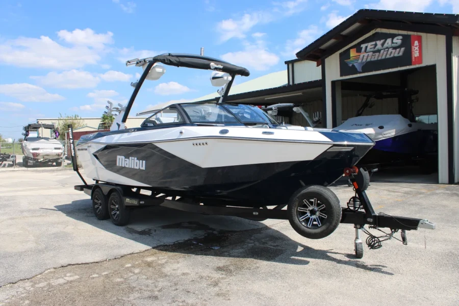 2025-malibu-wakesetter-23-lsv-147297-image1.webp