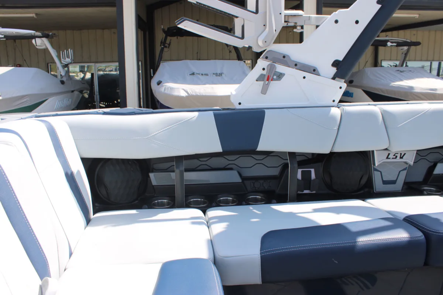 2025 Malibu 23 LSV
