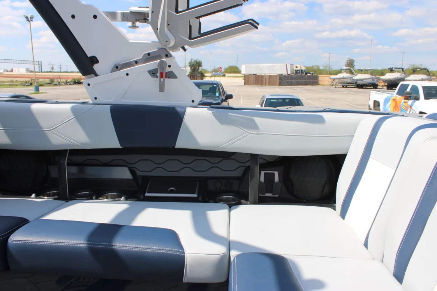 2025 Malibu 23 LSV