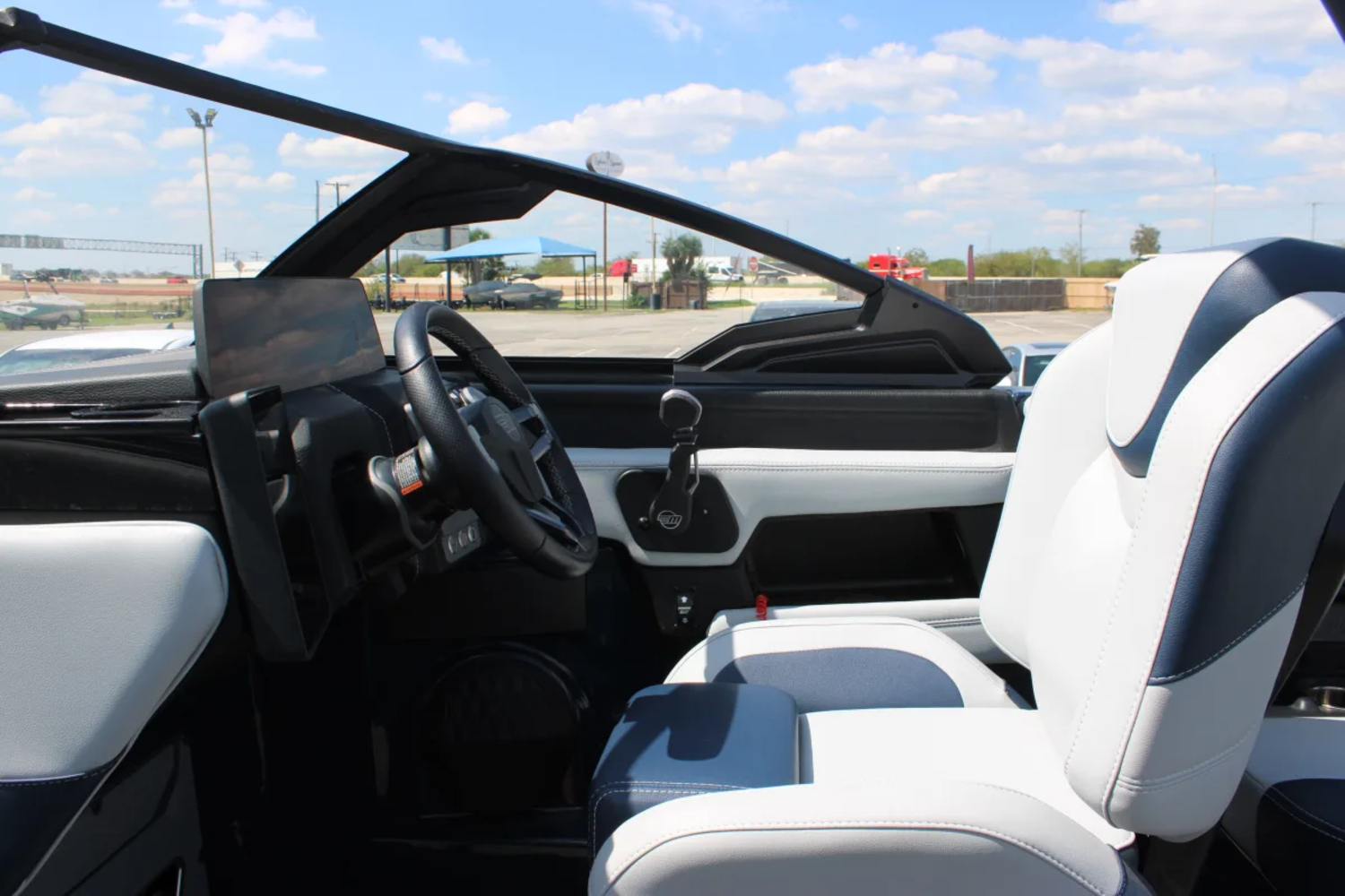 2025 Malibu 23 LSV