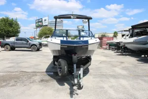 2025-malibu-wakesetter-23-lsv-147297-image2.webp