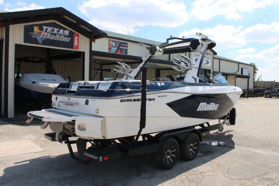 2025-malibu-wakesetter-23-lsv-147297-image6.webp