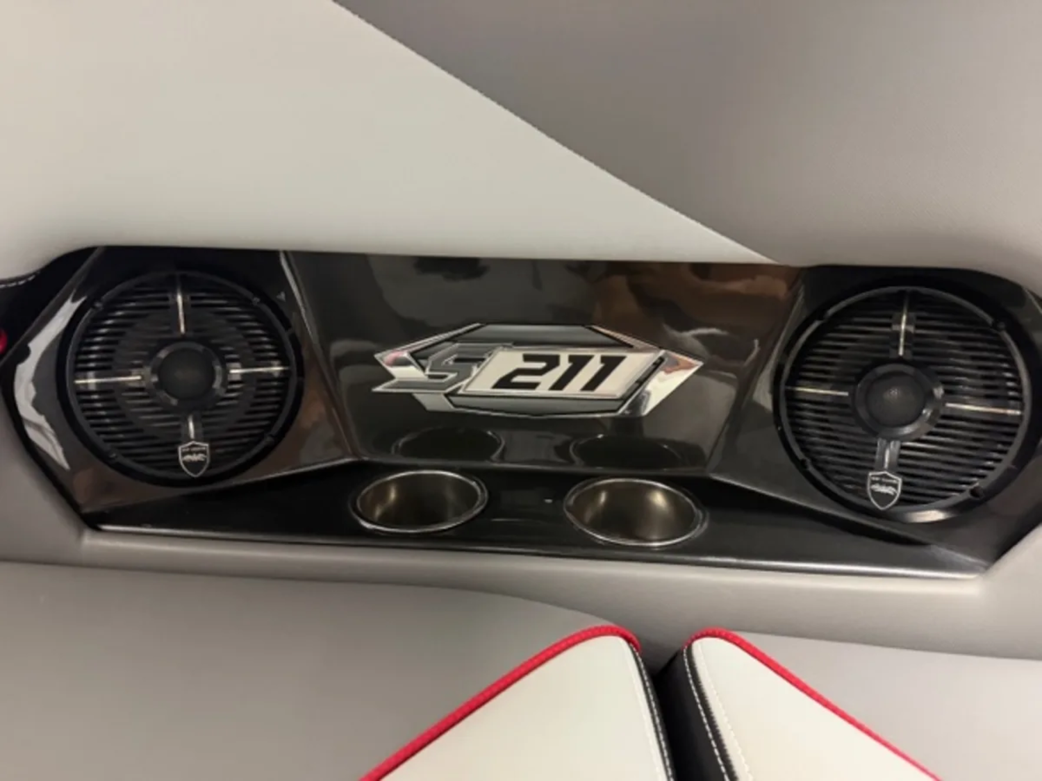 2018 SUPREME S211 