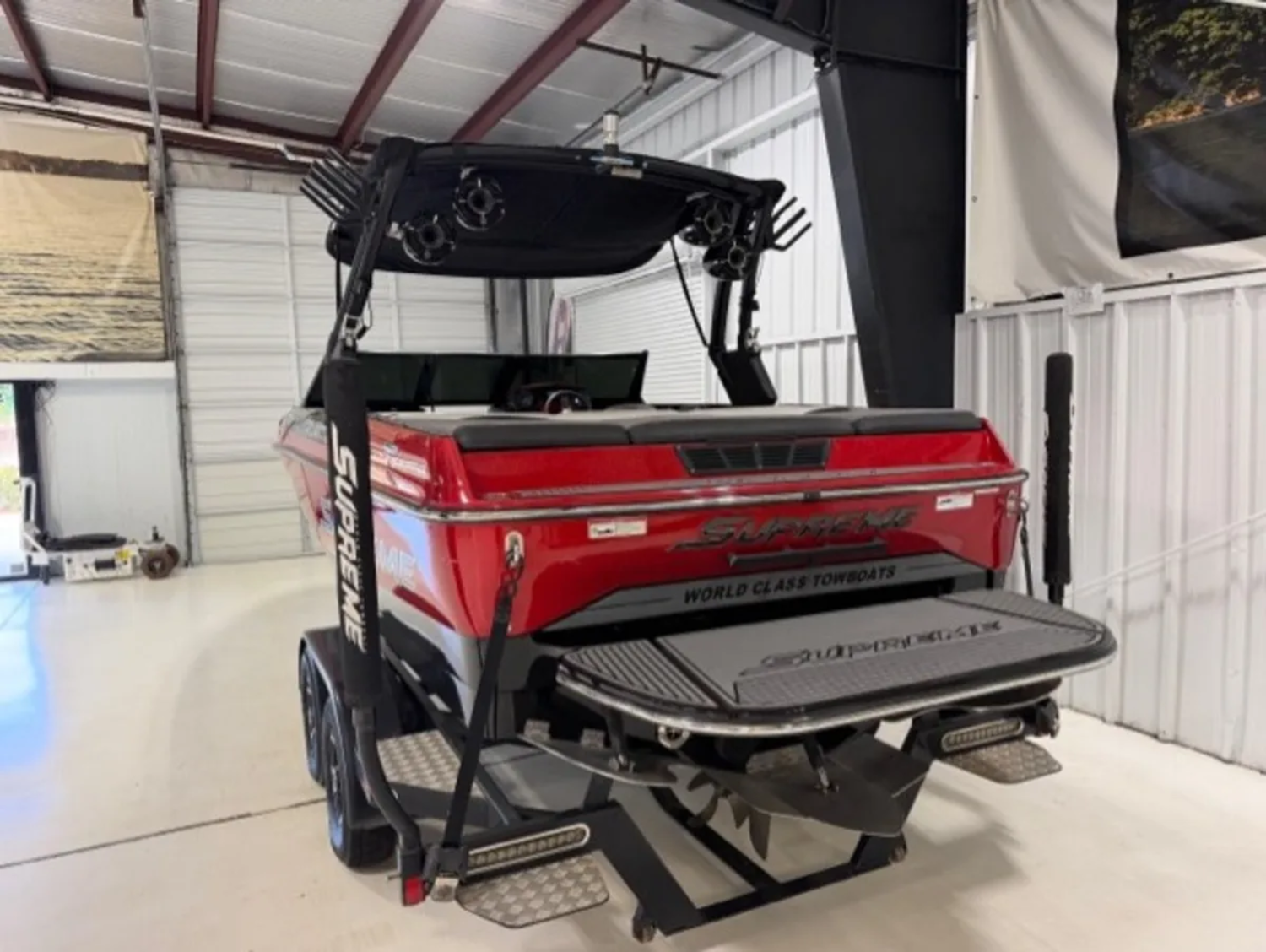2018 SUPREME S211 