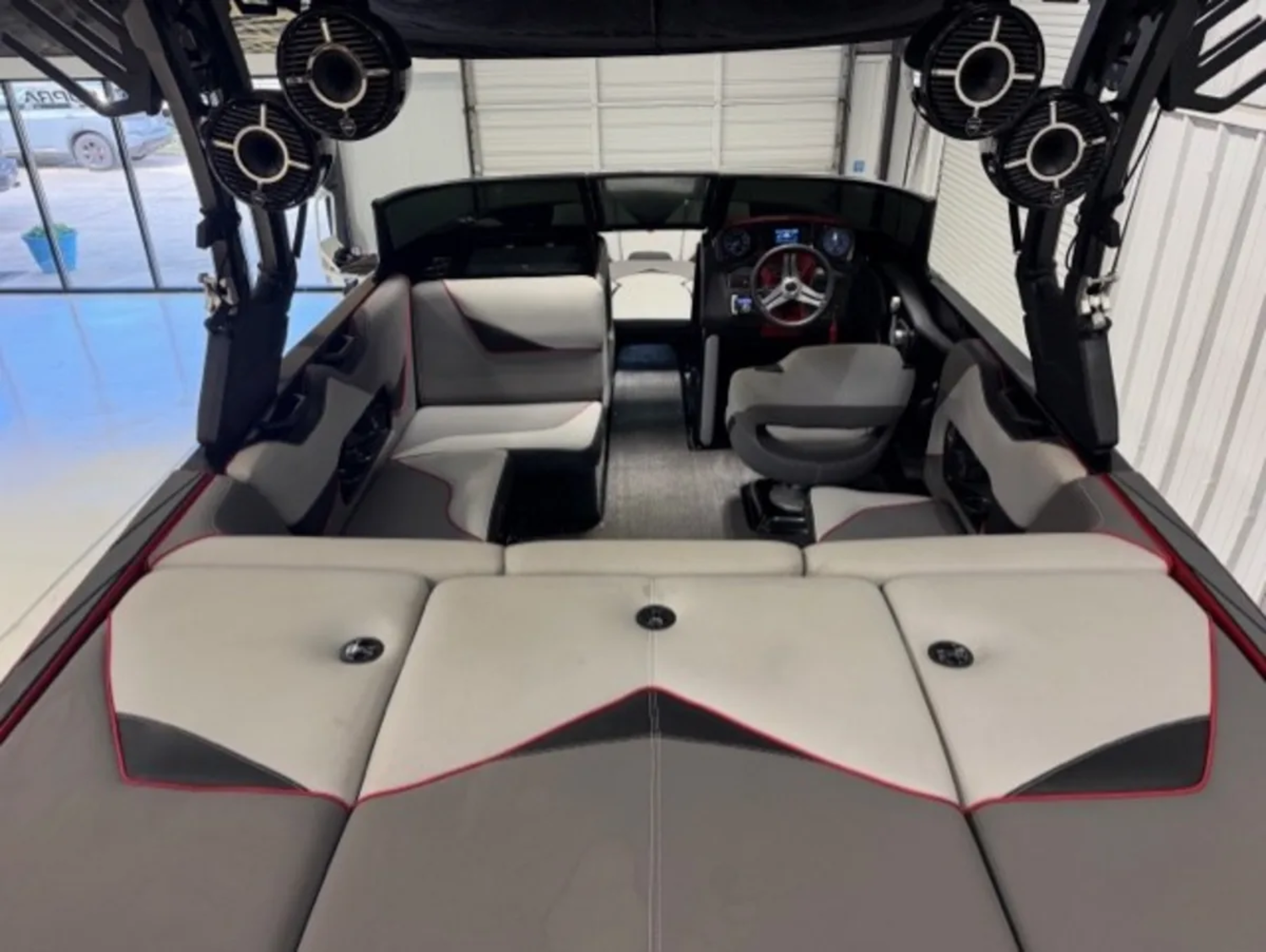 2018 SUPREME S211 