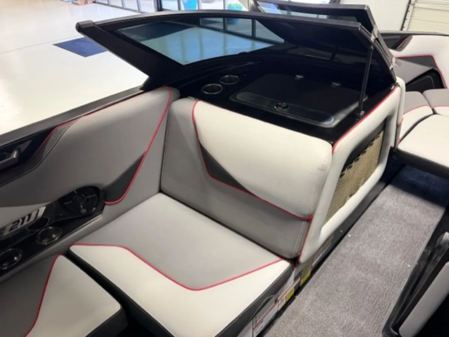 2018 SUPREME S211 