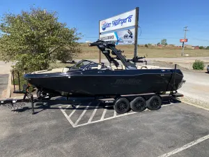 2027-malibu-wakesetter-25-lsv-147340-image0.webp