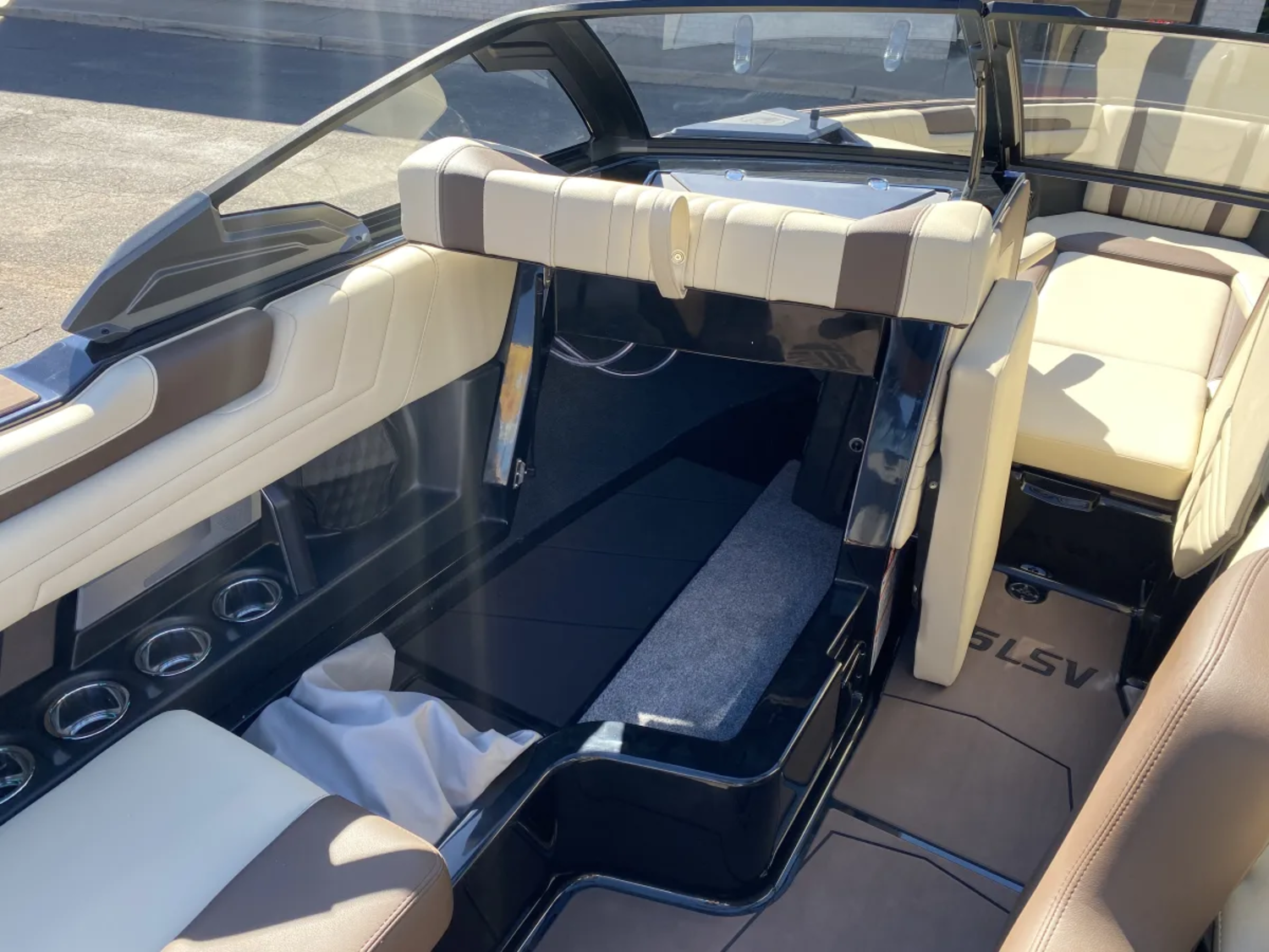 2027 Malibu Wakesetter 25 LSV