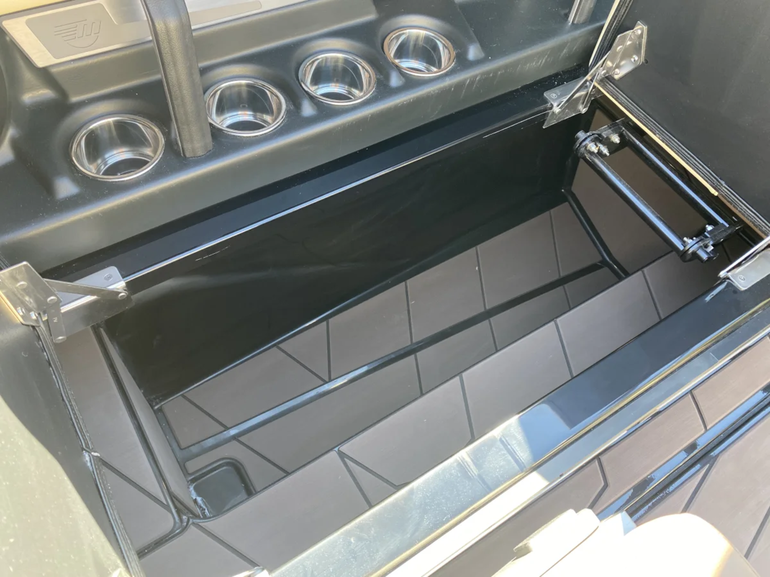 2027 Malibu Wakesetter 25 LSV