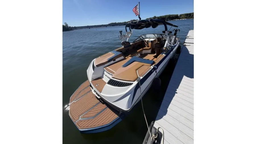 2017-nautique-g23-147341-image14.webp