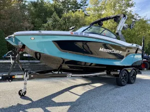 2023-mastercraft-xt22-147343-image1.webp