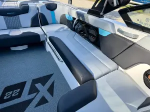 2023-mastercraft-xt22-147343-image10.webp