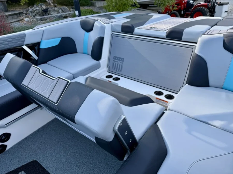 2023-mastercraft-xt22-147343-image12.webp