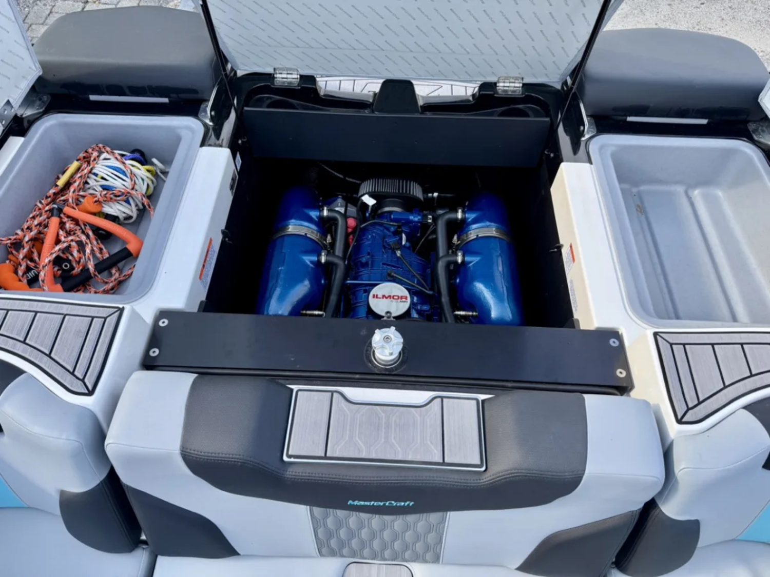 2023 MasterCraft XT22 