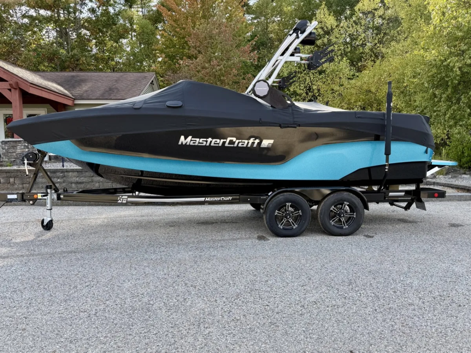 2023 MasterCraft XT22 