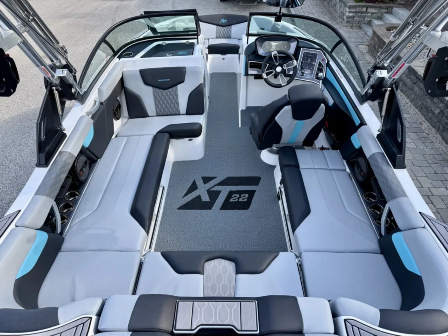 2023 MasterCraft XT22 