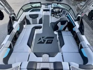 2023-mastercraft-xt22-147343-image3.webp