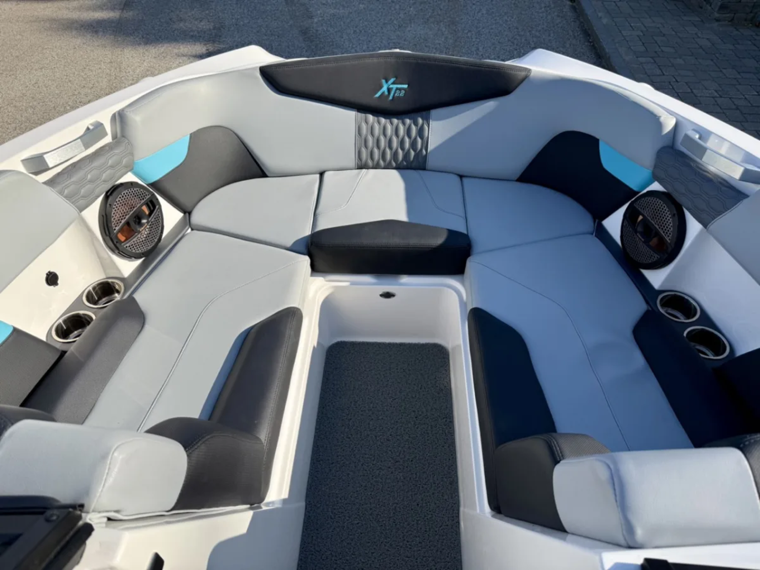2023 MasterCraft XT22 