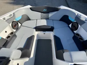 2023-mastercraft-xt22-147343-image4.webp
