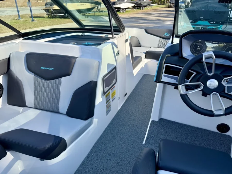 2023-mastercraft-xt22-147343-image8.webp