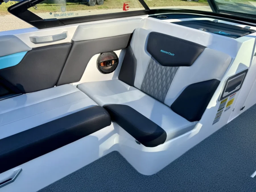 2023-mastercraft-xt22-147343-image9.webp