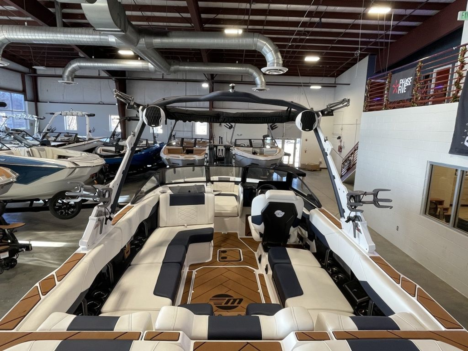 2025 Malibu Boats 23 LSV